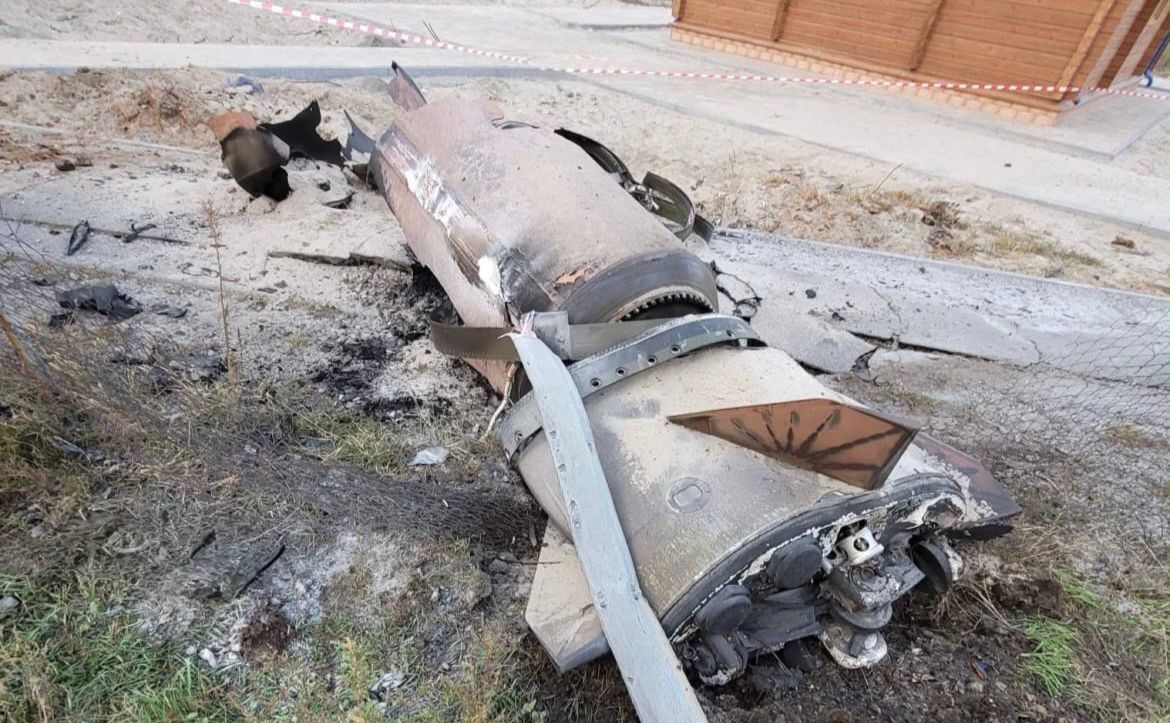 В столиці виявили російську балістичну ракету, що не здетонувала. Фото: Нацполіція