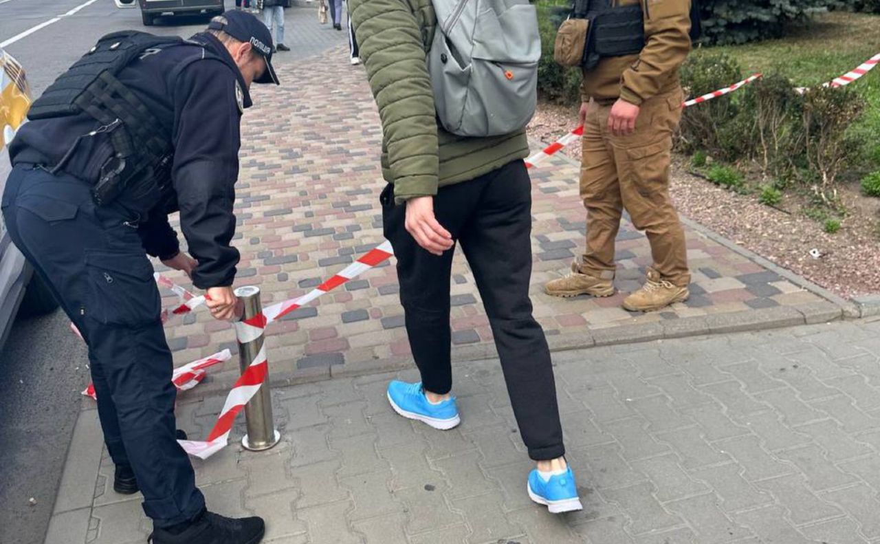 На місці працюють екстрені служби. Фото: Муніципальна охорона