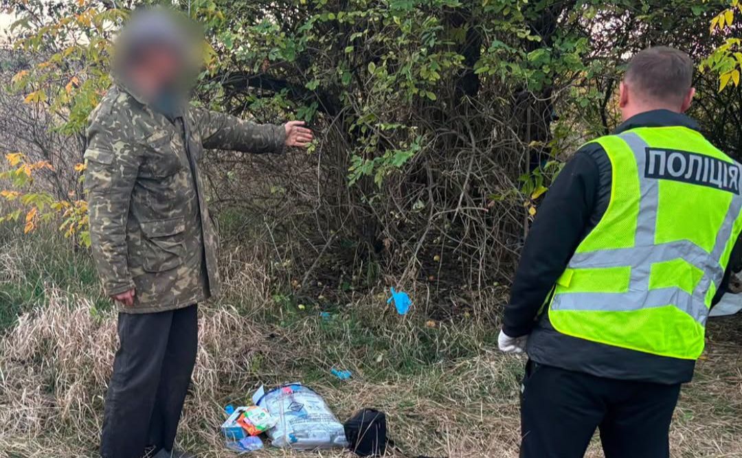 Підозрюваний показав, де саме закопав тіло. Фото: Нацполіція