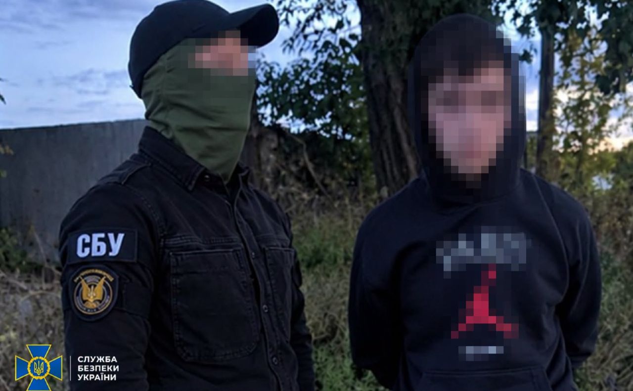 Росіяни вербували підлітків через чати знайомств: на Київщині хлопця змусили палити вантажівки