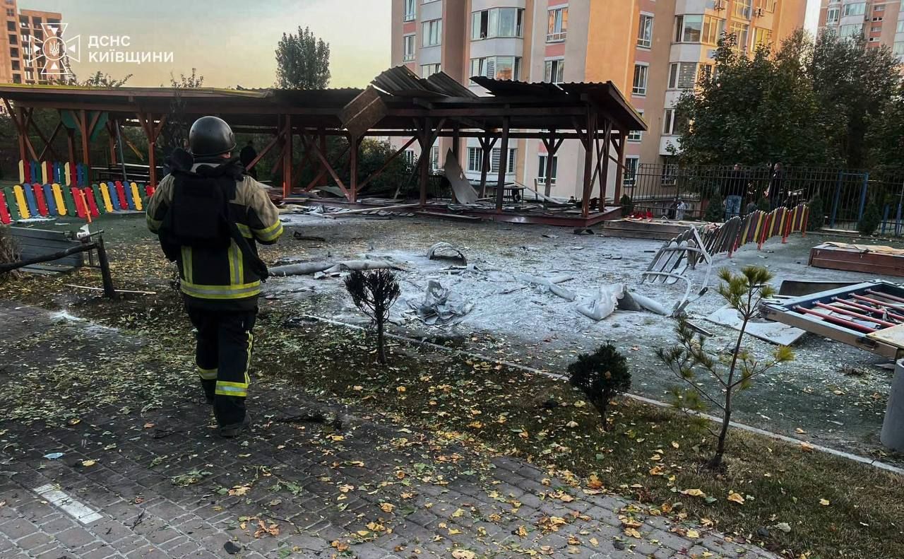 На території дитячого закладу горіла альтанка. Фото: ДСНС