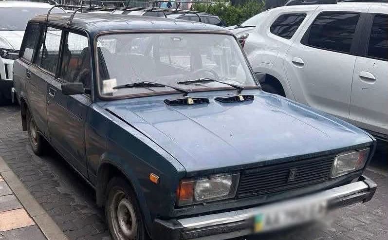Засуджений поцупив авто з парковки біля супермаркету. Фото: Нацполіція