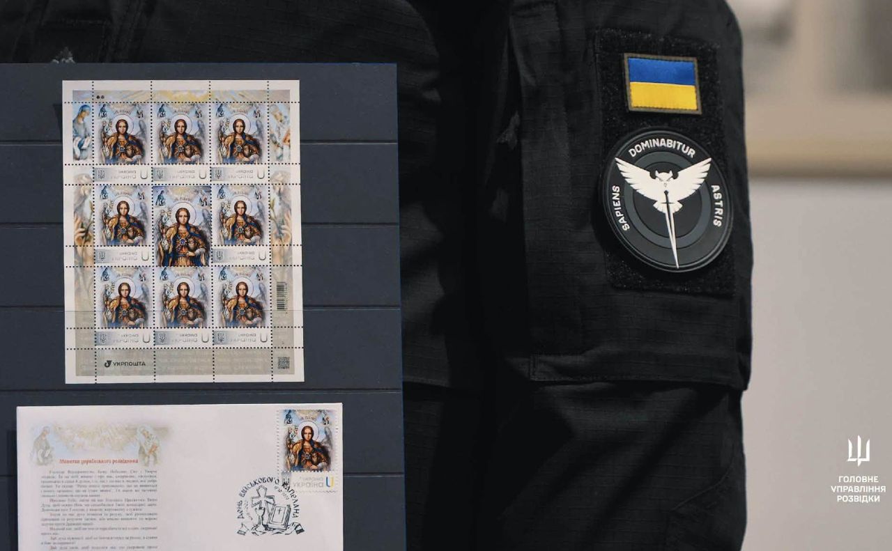 Марку підготували до Дня військового капелана. Фото Національний заповідник «Києво-Печерська лавра» у Фейсбук