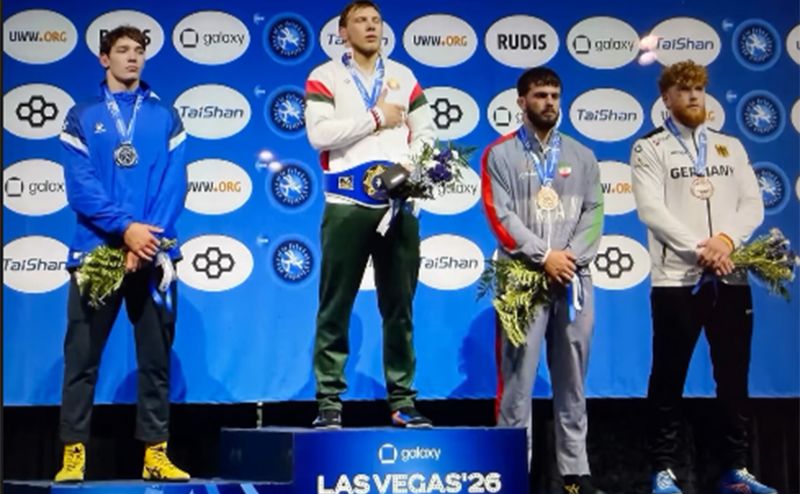 На другій сходинці п’єдесталу — Єгор Якушенко. Фото: United World Wrestling