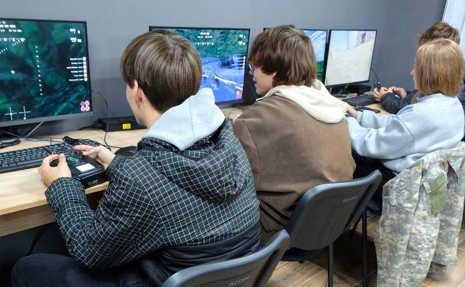 Під час занять у Київському міському центрі підготовки громадян до національного спротиву. Фото: Муніципальна охорона