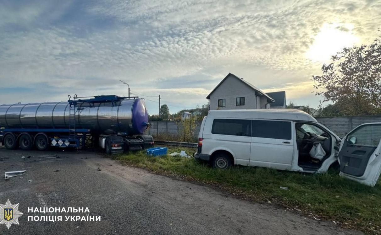 Наслідки ДТП біля села Макарів. Фото: Нацполіції