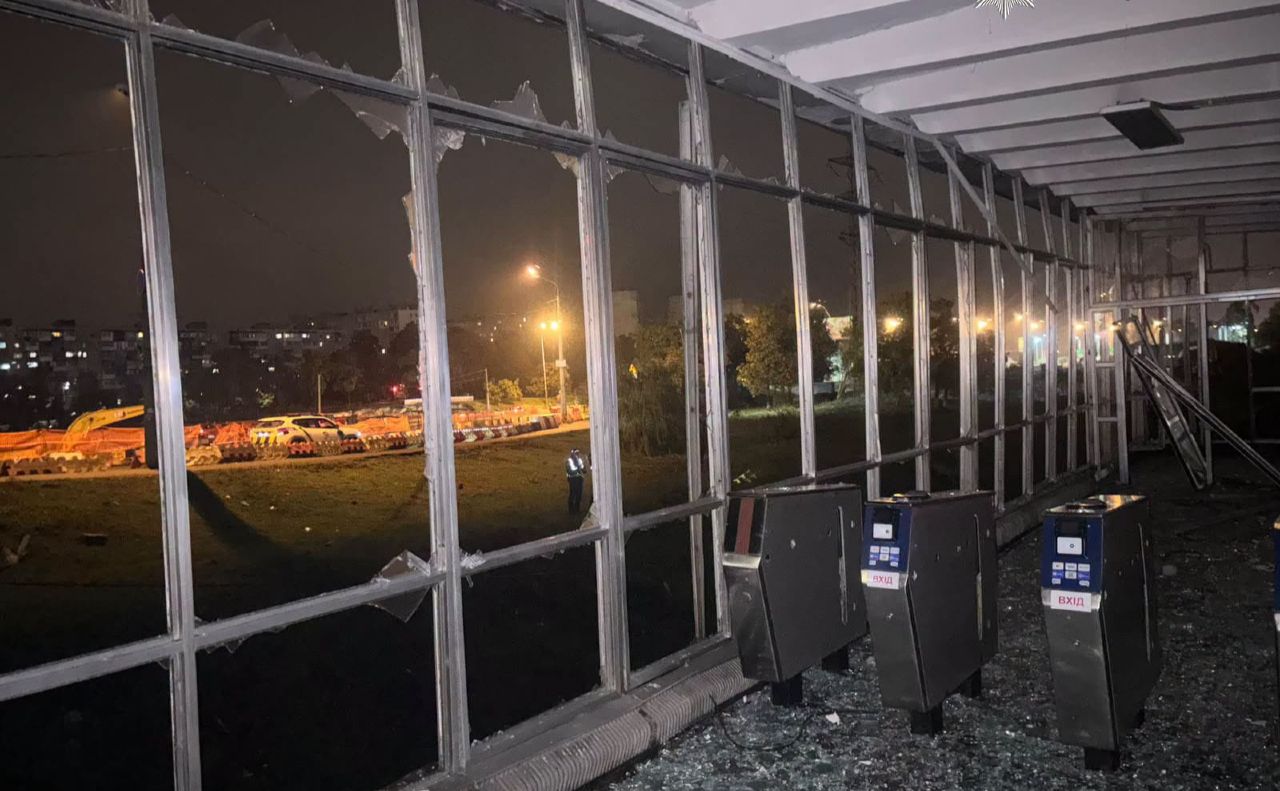 Наслідки обстрілу столиці. Фото: національна поліція