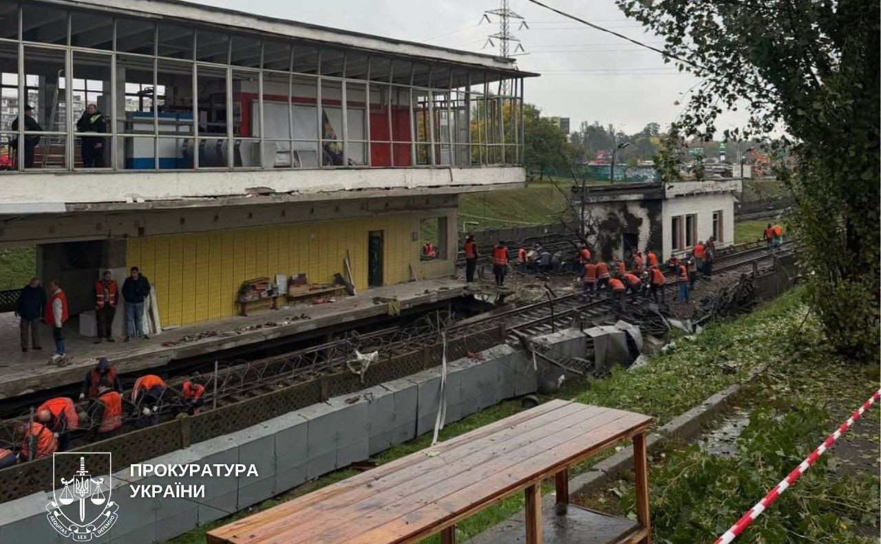 Після нічної атаки зазнала пошкоджень станція метро «Чернігівська». Фото: Київська міська прокуратура