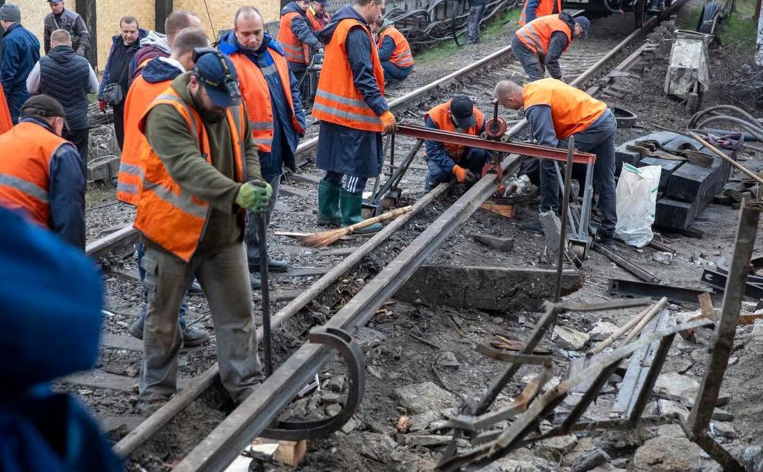 Понад 70 фахівців столичної підземки працювали над ліквідацією наслідків атаки рф. Фото: Київський метрополітен