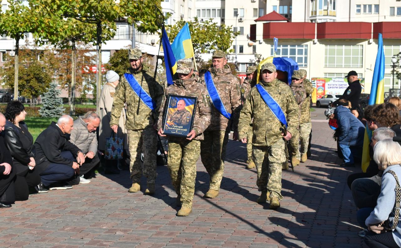Тіло бійця ідентифікували лише у жовтні, після двох років пошуків. Фото: Оболонська РДА