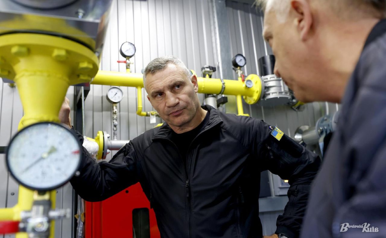 Віталій Кличко перевірив, як один із комунальних пансіонатів столиці підготували до холодів. Фото: Борис Корусенко