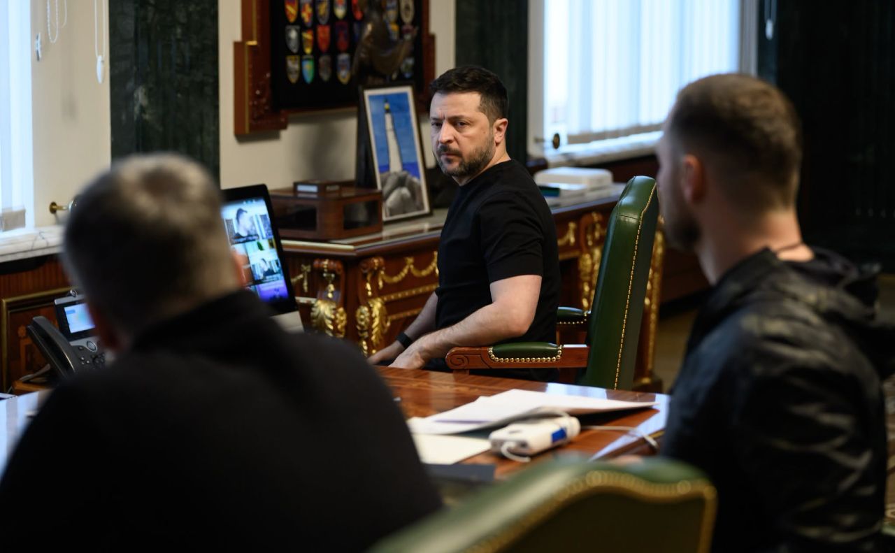 Зеленський заслухав доповіді по ліквідації наслідків російських атак. Фото: Офіс Президента