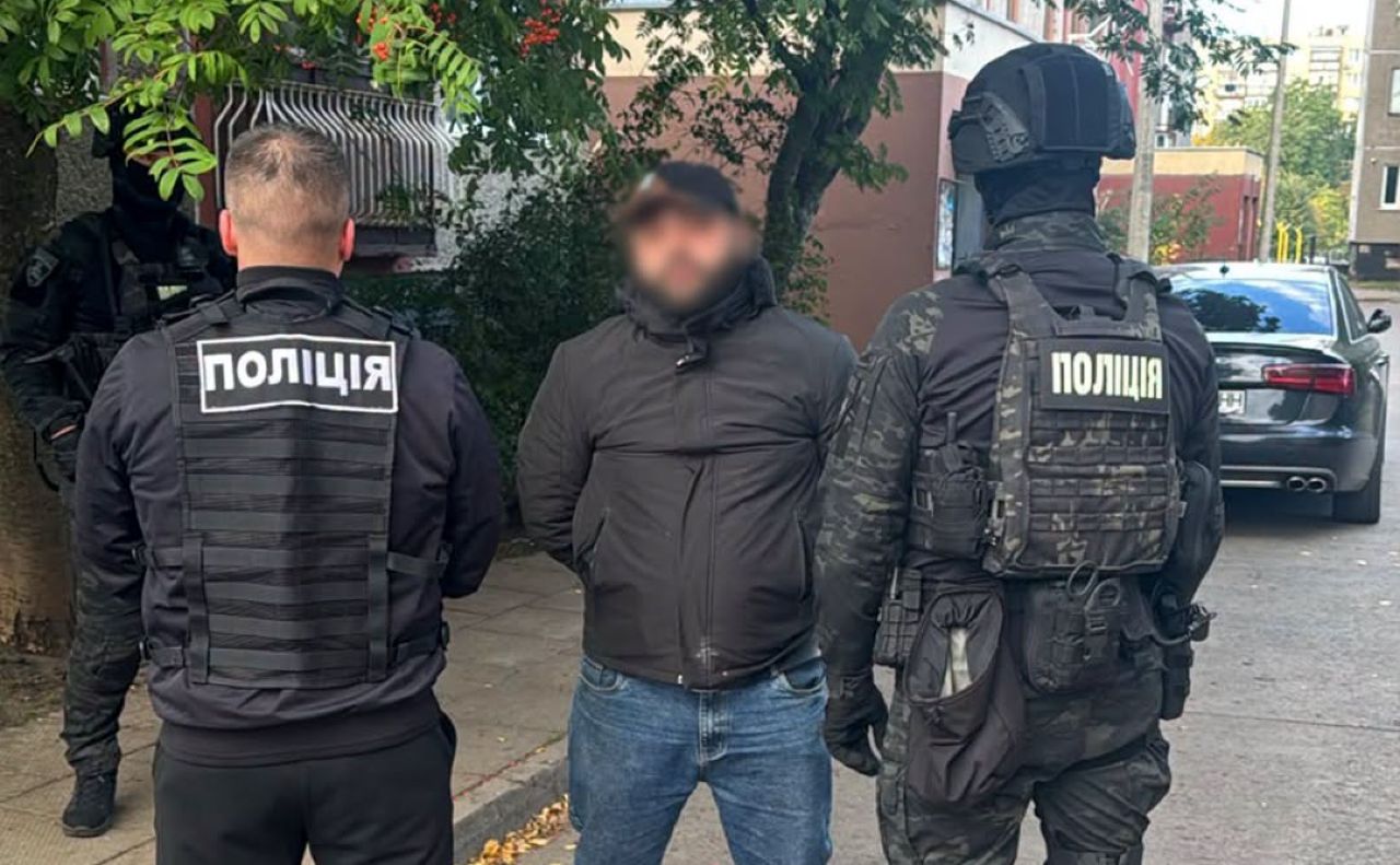 Підозрюваних затримали «на гарячому». Фото: Нацполіція