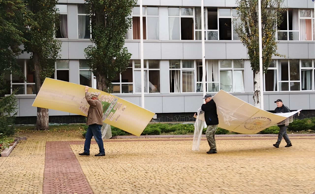 Наслідки обстрілу у Деснянському районі ліквідовують: фото Налалія Слінкіна
