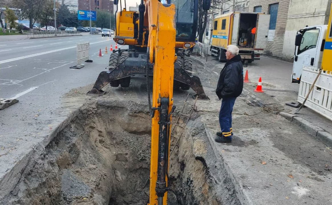 Ремонтні роботи в Оболонському районі. Фото: Київводоканал у Фейсбук