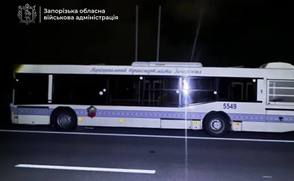 Транспорт зазнав невеликих пошкоджень. Фото: Запорізька ОВА