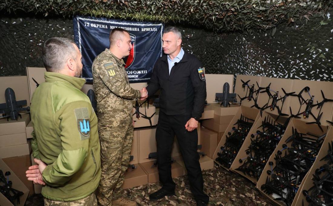 Віталій Кличко передав військовий дрони від громади Києва. Фото: пресслужба мера